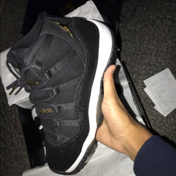 Retro 11 - Picture 2 of 3